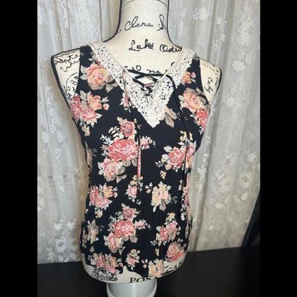 Iz Byer Tops - iZ Byer Floral Crochet Trim Tank Top - Size Small